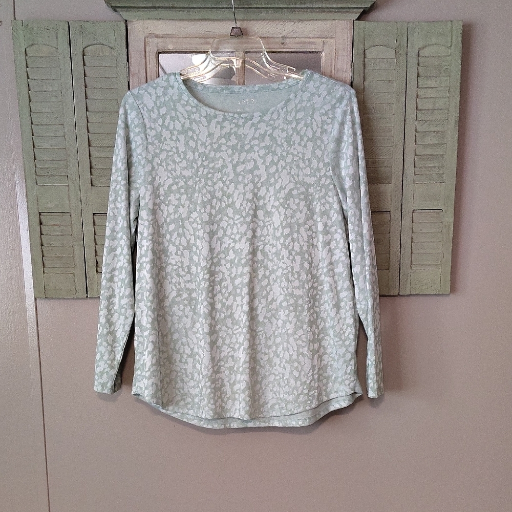 Apt. 9 Light Green Patterned Long Sleeve Tee